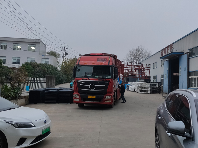 2024年12月6日鋅鋼組裝欄桿裝車發(fā)貨！