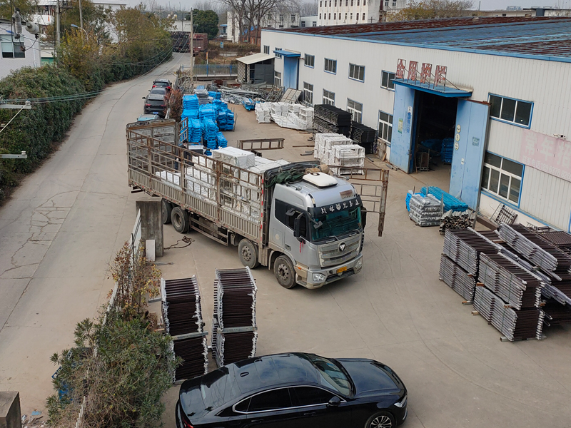 2024年12月9日鋅鋼空調(diào)欄桿裝車發(fā)貨！