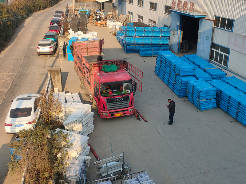 2025年1月3日鋅鋼陽臺護(hù)欄裝車發(fā)貨！