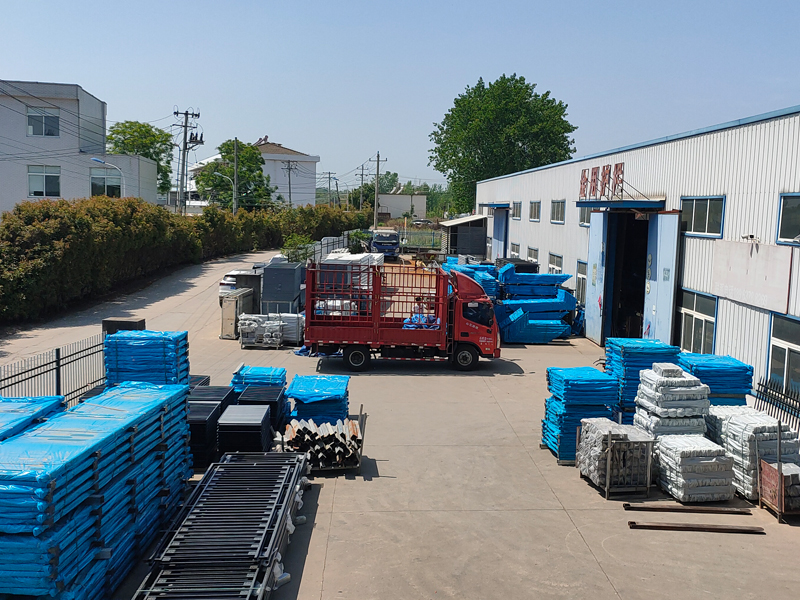 2025年4月25日鋅鋼飄窗護(hù)欄裝車發(fā)貨！