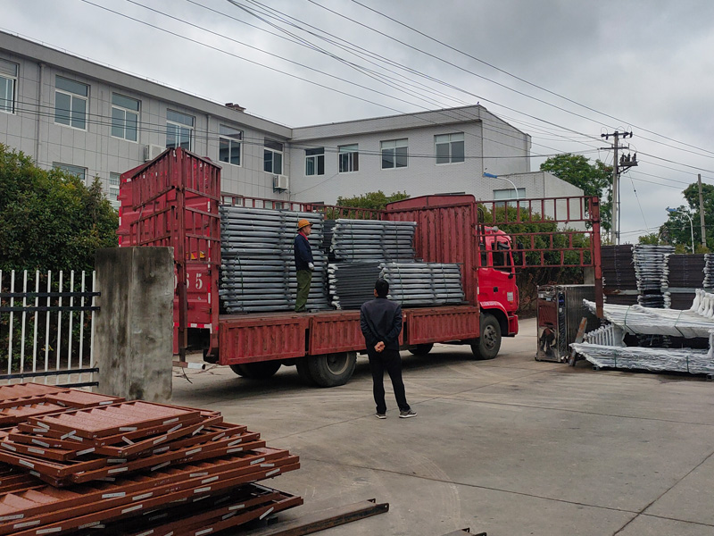 2025年5月10日鋅鋼樓梯欄桿裝車發(fā)貨！