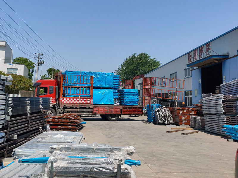2025年5月15日鋅鋼陽臺(tái)護(hù)欄裝車發(fā)貨！