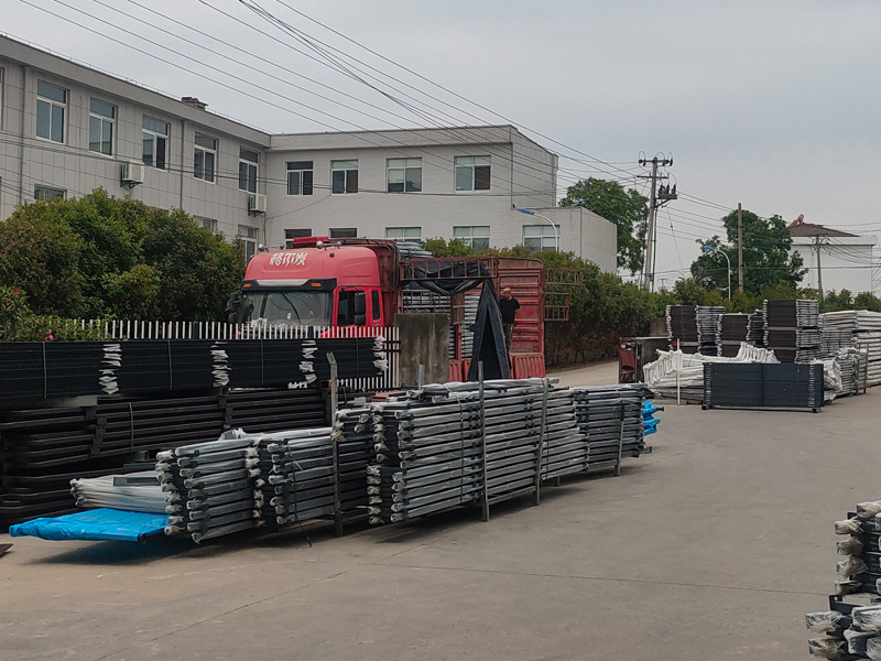 2025年5月17日鋅鋼連廊欄桿裝車發(fā)貨！