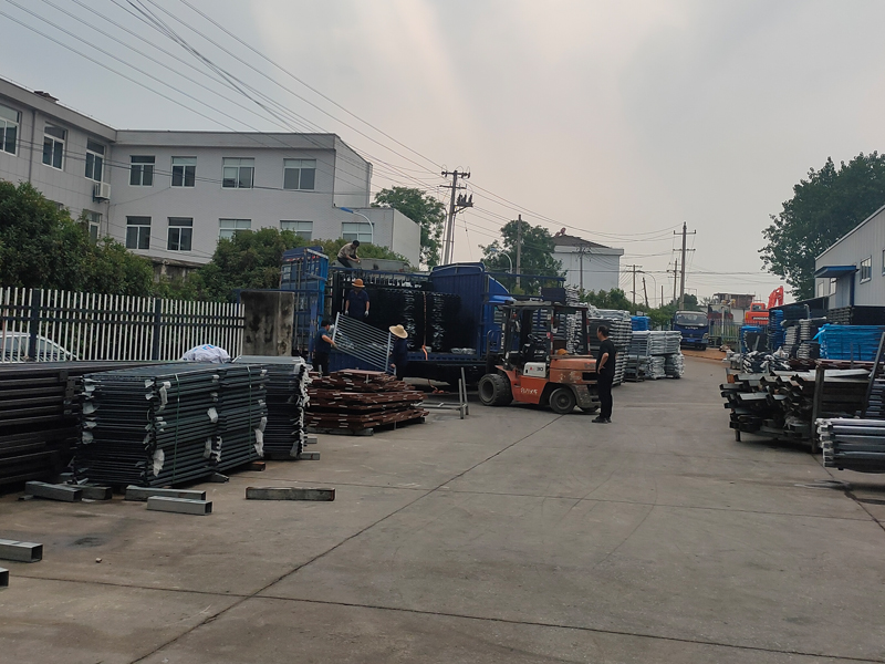 2025年6月3日鋅鋼圍墻護欄裝車發(fā)貨！
