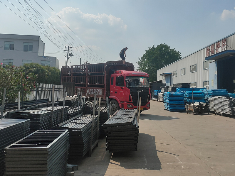 2025年6月6日鋅鋼圍墻護(hù)欄裝車發(fā)貨！