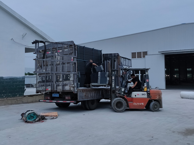 2025年6月21日鋅鋼護(hù)窗欄桿裝車發(fā)貨！