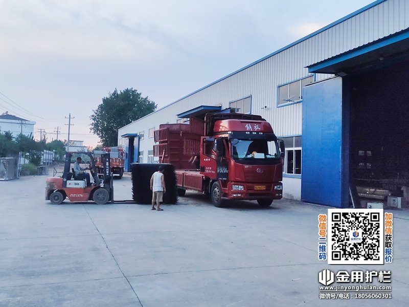 2025年8月22日鋅鋼圍墻護(hù)欄裝車發(fā)貨！